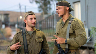 אריק (מימין) ומתן מימי השירות הצבאי