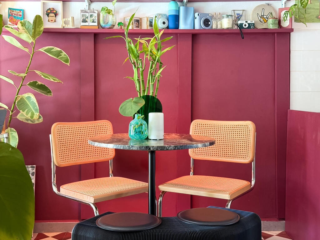 Like in a French bistro (Photo: Noam Ron) הדירה של אביב ונדב, מדור כאן גרים