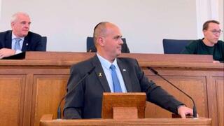 צביקה ברוט במועצת העיר נויקלן