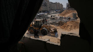 חמאס מחפש את גופות החטופים בחאן יונס