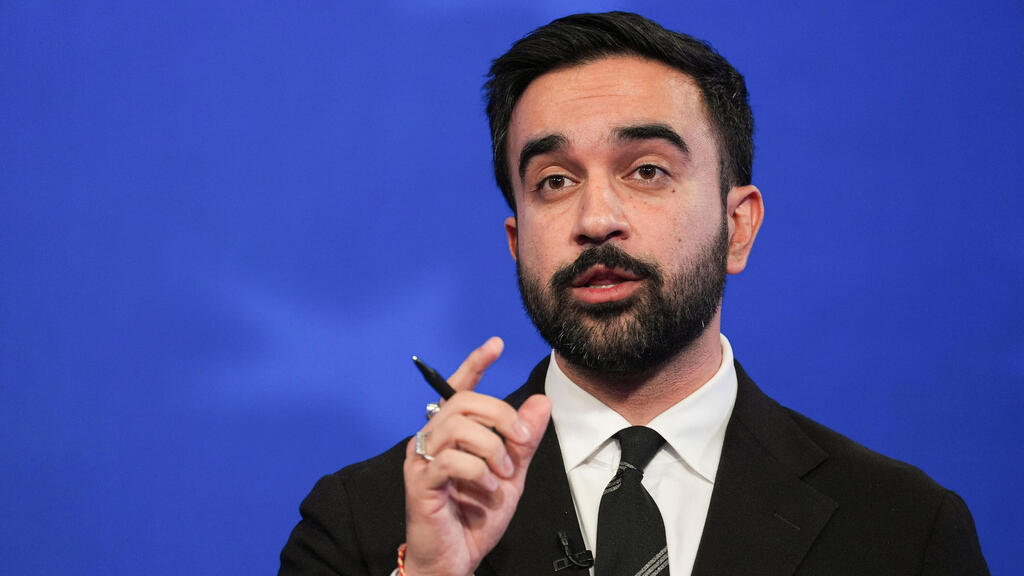 Зохран Мамдани (Фото: AP Photo/Angelina Katsanis, Pool) ממדאני בעימות לראשות העיר ניו יורק