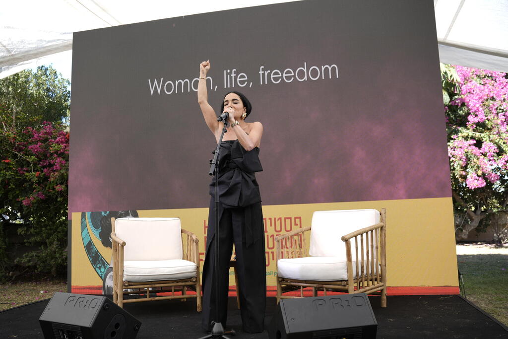 “Woman, Life, Freedom”. Gola performing in Haifa (Photo: Tair Zargary) גולה