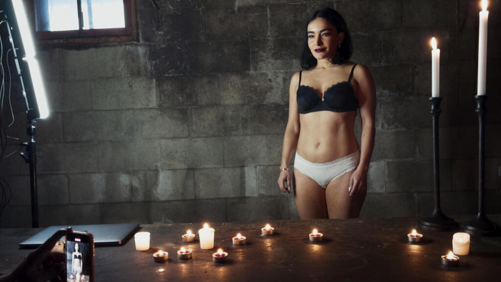 Gola in "Mortician" (Photo: PR) מתוך "טהרה"