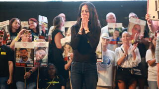 עינב צנגאוקר בעצרת בכיכר החטופים בתל אביב