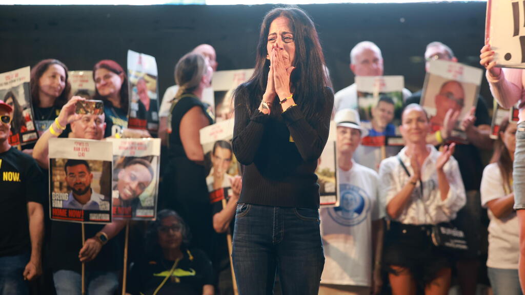 עינב צנגאוקר בעצרת בכיכר החטופים בתל אביב