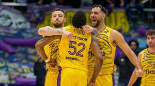 שחקני הפועל חולון בטירוף