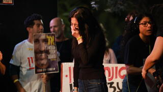 עינב צנגאוקר בעצרת בכיכר החטופים בתל אביב