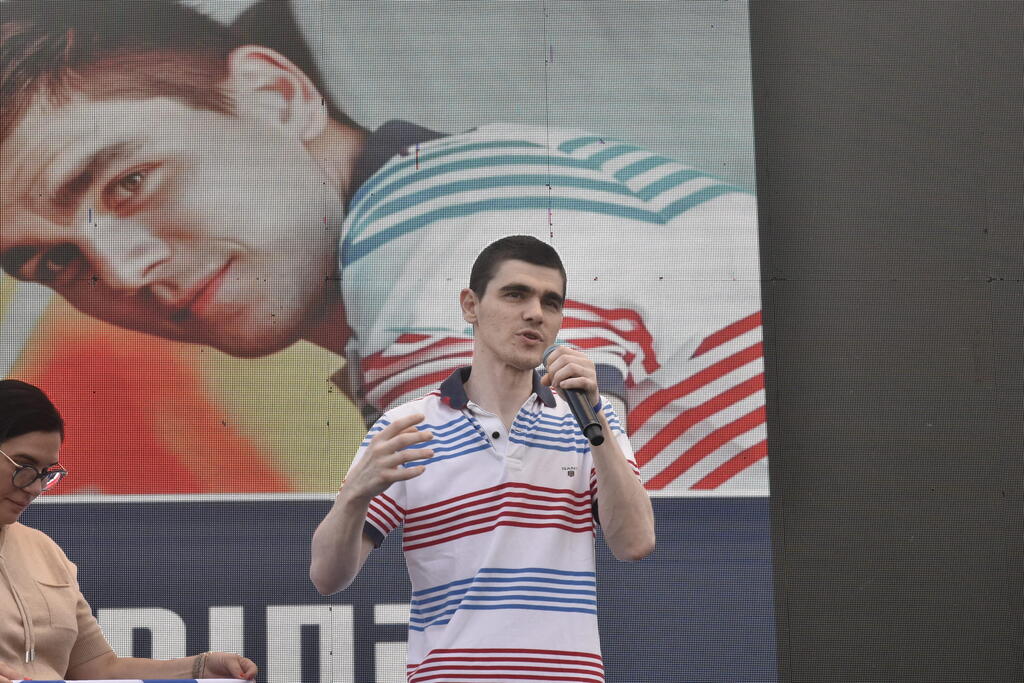 מקסים הרקין שב הביתה