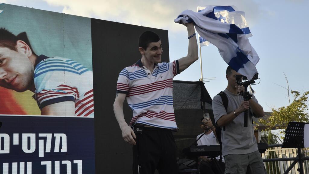 מקסים הרקין שב הביתה