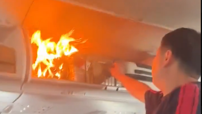 אש במטוס של אייר אסיה