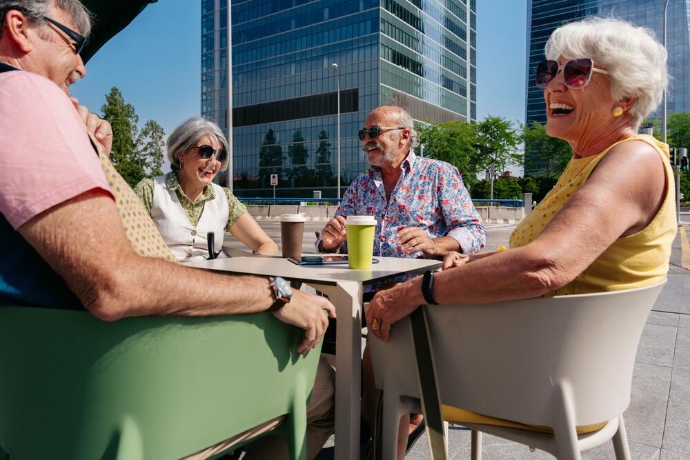 Growing old and having fun (Photo: oneinchpunch/Shutterstock) מזדקנים ונהנים