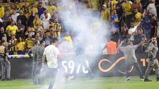 עשן על כר הדשא בדרבי