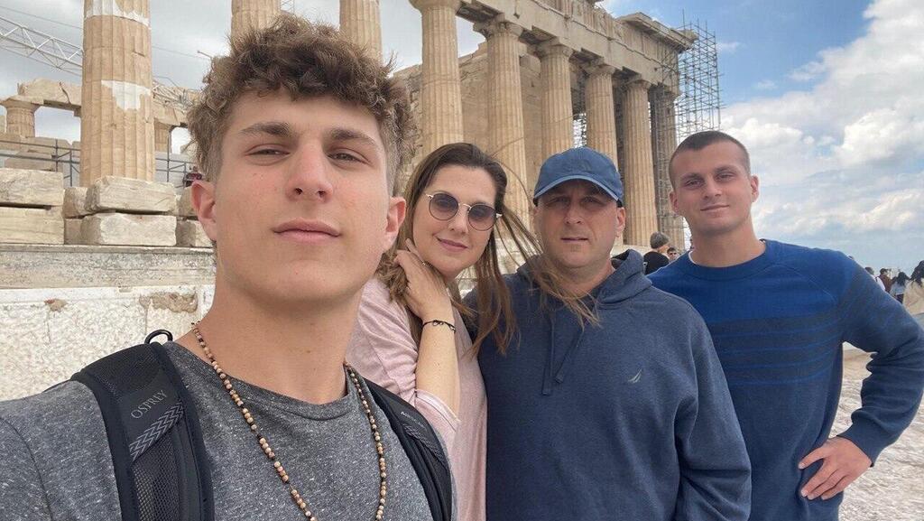 Sgt. Itay Yavetz and his family (Photo: Courtesy of the family) סמ"ר איתי יעבץ ז"ל