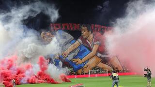 אוהדי הפועל ת"א אבוקות עשן