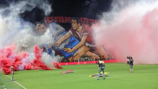 אוהדי הפועל ת"א אבוקות עשן