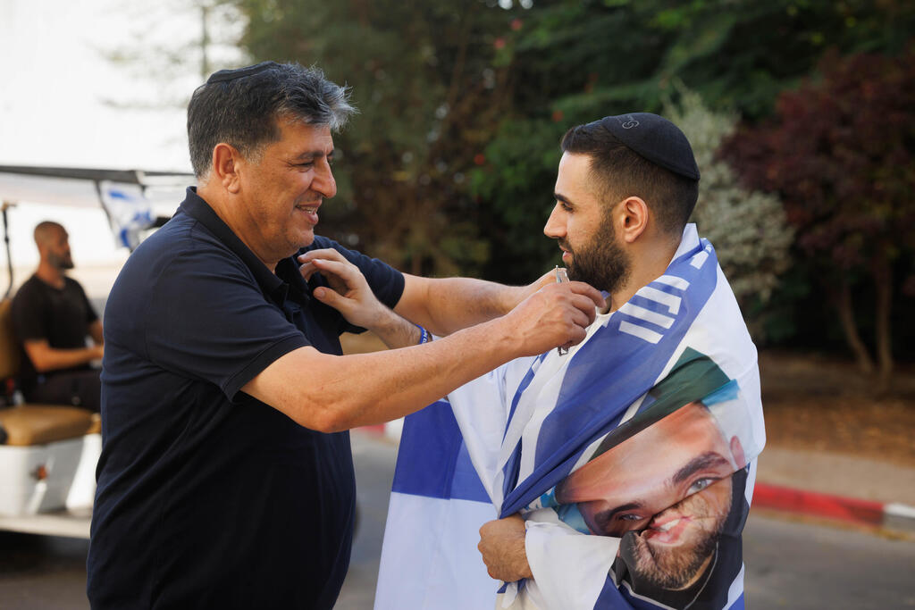 שגב כלפון, שורד השבי, משתחרר מהמחלקה בבית החולים 