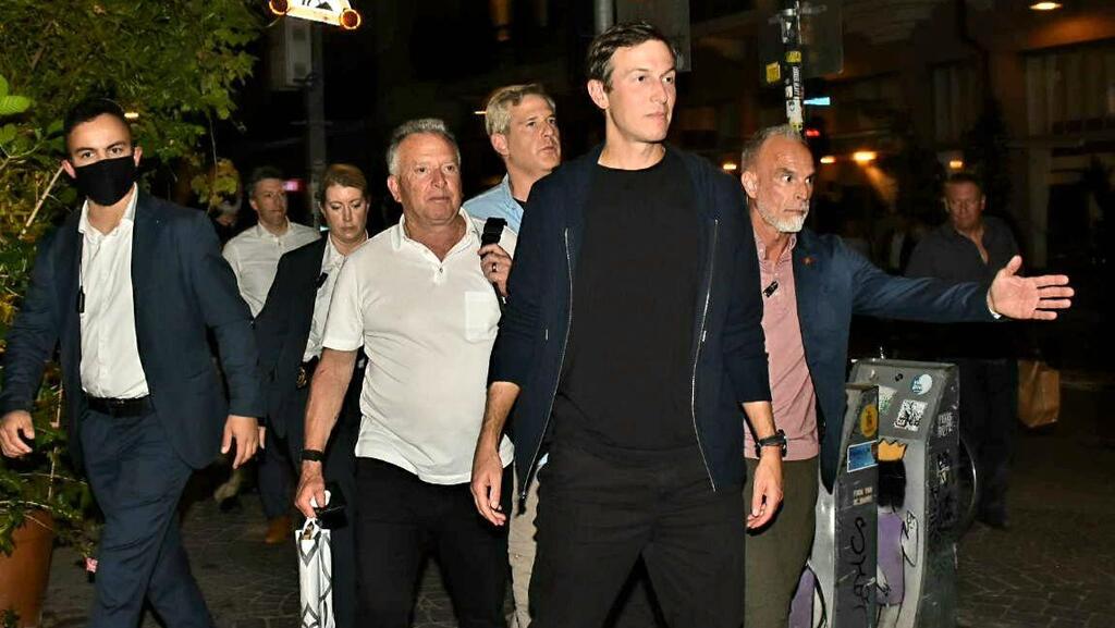 Steve Witkoff and Jared Kushner in Tel Aviv (Photo: Amir Meiri) סטיב ויטקוף ג'ארד קושנר פפראצי בתל אביב