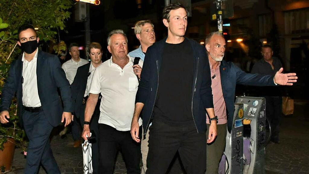 Джаред Кушнер и Стивен Виткофф в Тель-Авиве (Фото: Амир Меири) סטיב ויטקוף ג'ארד קושנר פפראצי בתל אביב