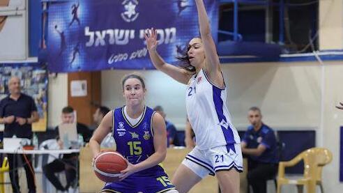 דור סער ממכבי אשדוד עם הכדור