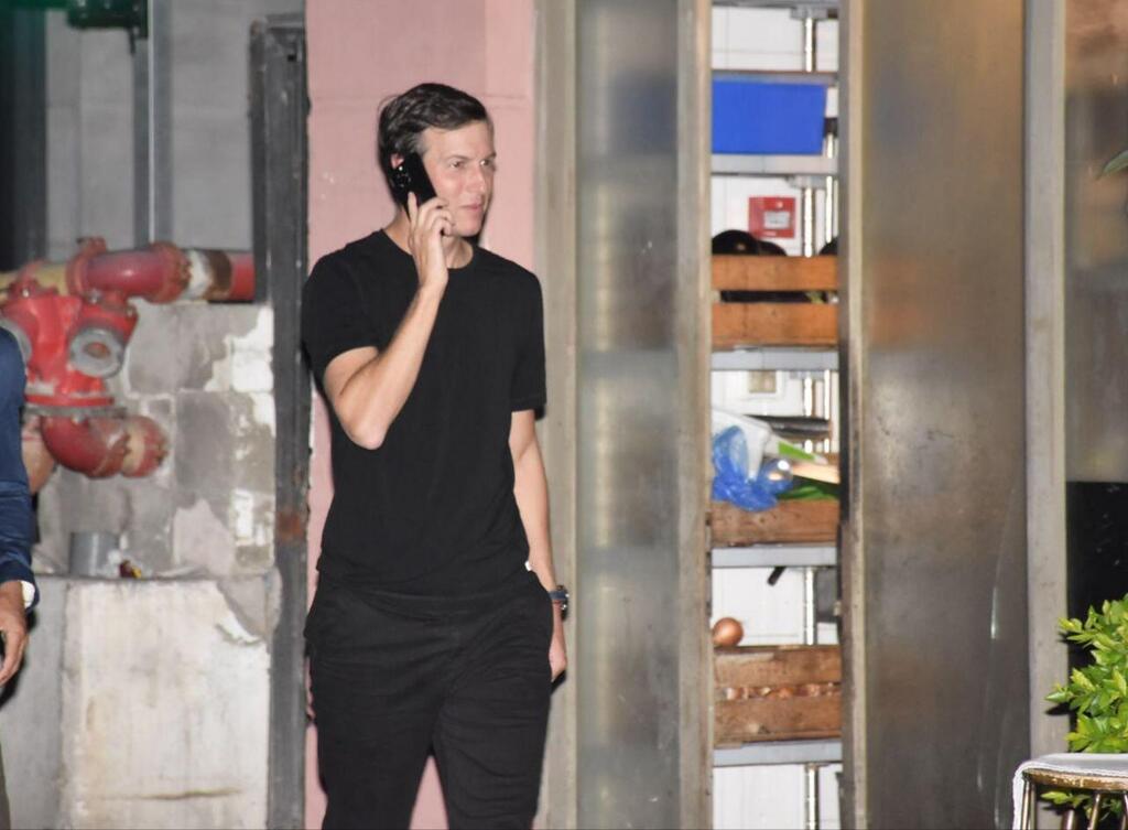 Джаред Кушнер в ресторане (Фото: Амир Меири) סטיב ויטקוף ג'ארד קושנר פפראצי בתל אביב