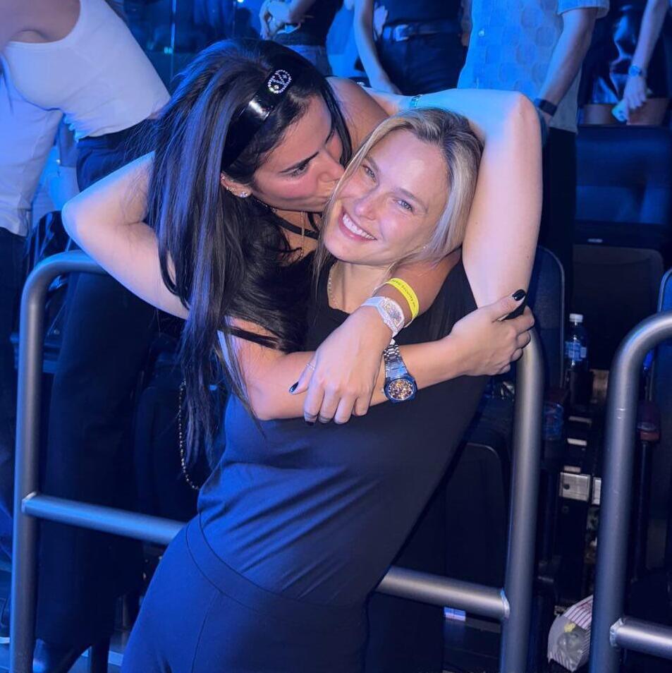 Luzon and supermodel Bar Refaeli (Photo: screengrab) מאחורי הקלעים הופעה עומר אדם מדיסון סקוור גארד