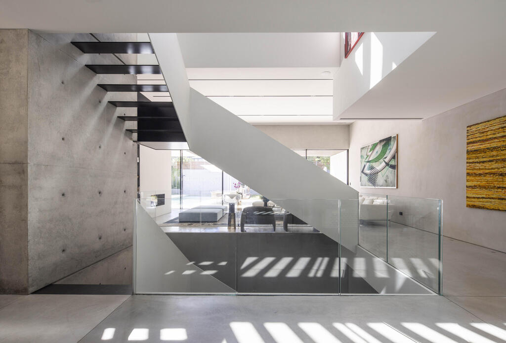 They wanted a modern, minimalist home with clean lines (Photo: Nimrod Levy) בית פרטי בהרצליה פיתוח, תכנון: עמיר צורף