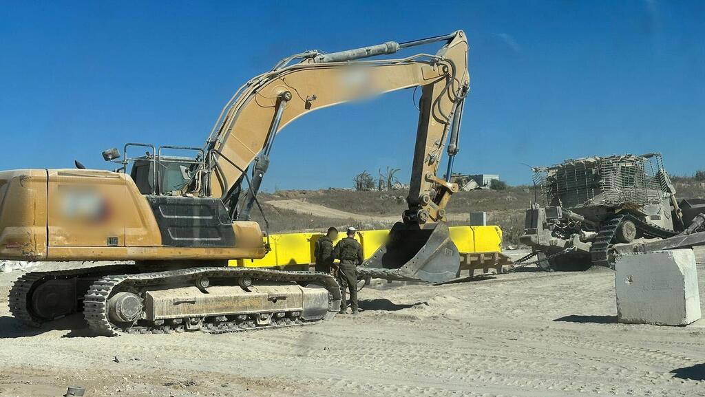 Израиль размечает "желтую линию" в Газе (Фото: пресс-служба ЦАХАЛа) תיעוד מסימון הקו הצהוב ברצועת עזה