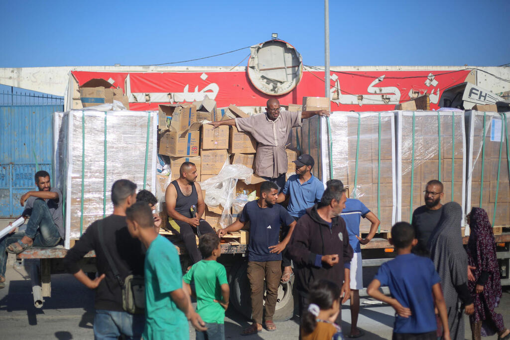 משאיות סיוע שנכנסות לעזה