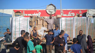 משאיות סיוע שנכנסות לעזה