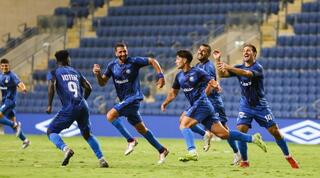 שחקני מכבי פתח תקווה חוגגים