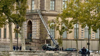 מעלית משא ששישמה שודדים ב שוד מוזיאון ה לובר הלובר פריז צרפת 