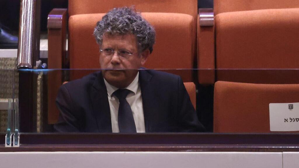 Ицхак Амит в зале заседаний кнессета (Фото: Алекс Коломойский, архив) נשיא בית המשפט העליון יצחק עמית בפתיחת המושב הרביעי של הכנסת