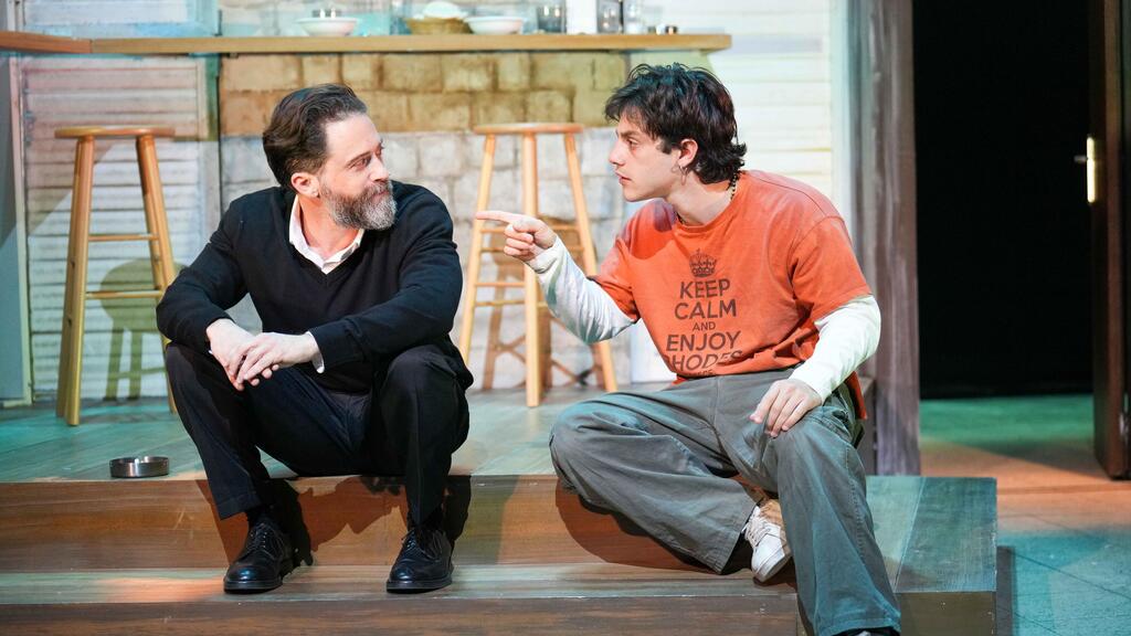 Сцена из спектакля "Индийский больной" (Фото: Ради Рубинштейн ) Сцена из спектакля "Индийский больной"