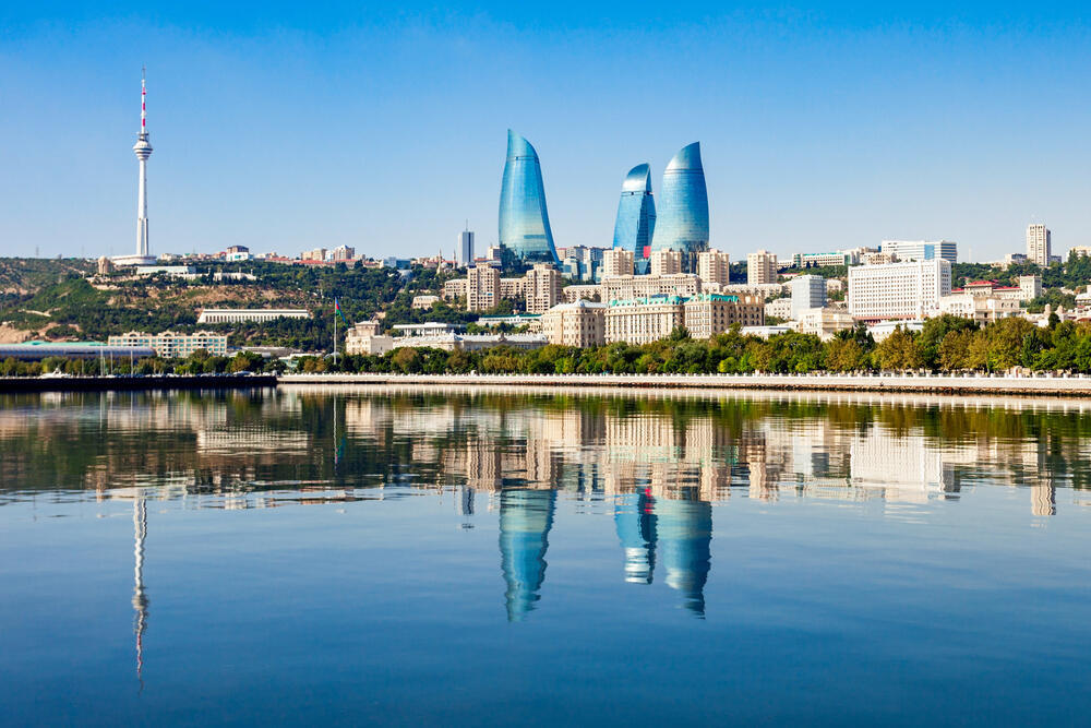 Baku (Photo: saiko3p / shutterstock) באקו בירת אזרבייג'אן