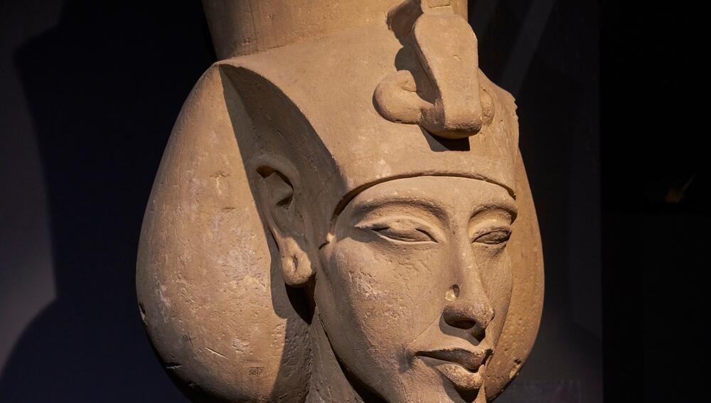 פסלו של אחנתון, שנודע כאמנחותפ הרביעי