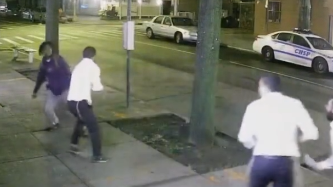 התוקף והנדקר, שניות לאחר הדקירה