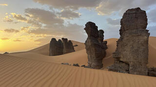 תצורות הסלעים ודיונות החול במדבר הסהרה