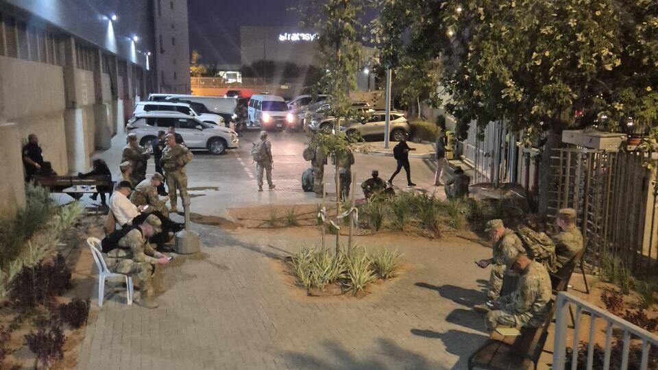 Troops from several countries gather at the command center (Photo: Itamar Eichner) מפקדה ישראלית אמריקאית בקרית גת