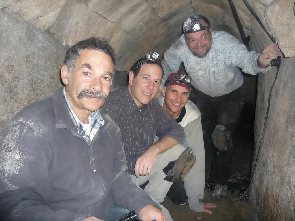 Left: David (Davidle) Be’eri, with Doron Spielman beside him משמאל: דוד (דוידל'ה) בארי, ולצידו דורון שפילמן