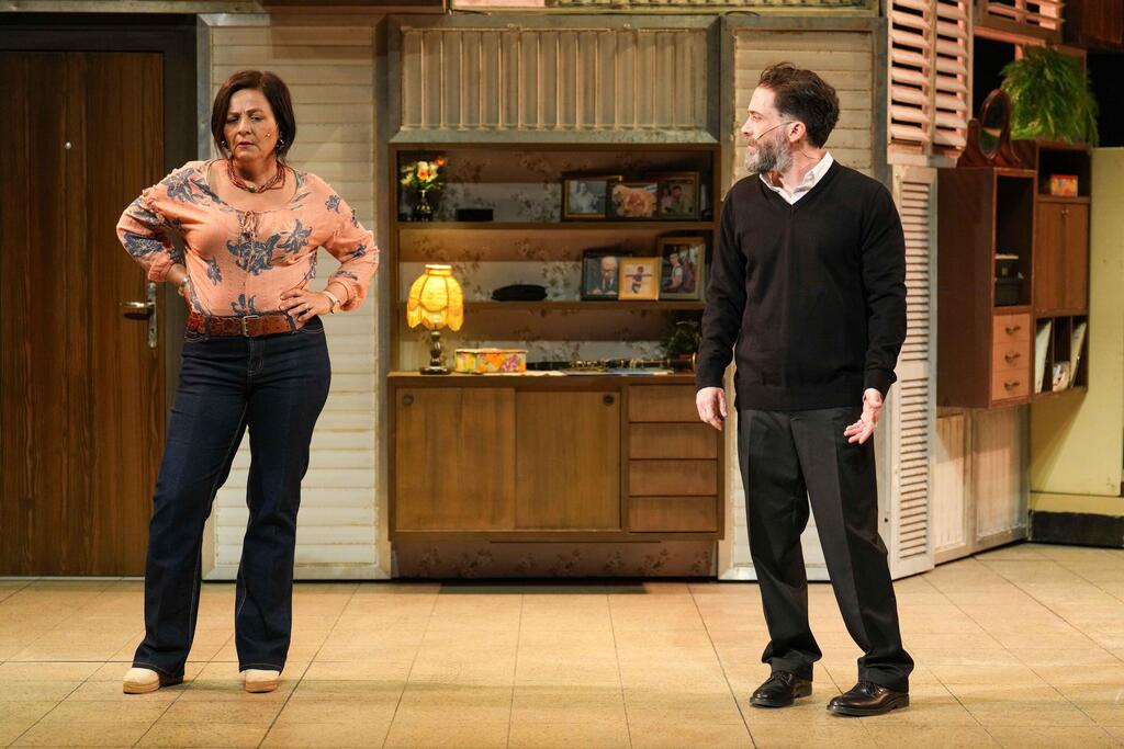 Сцена из спектакля "Индийский больной" (Фото: Ради Рубинштейн ) Сцена из спектакля "Индийский больной"