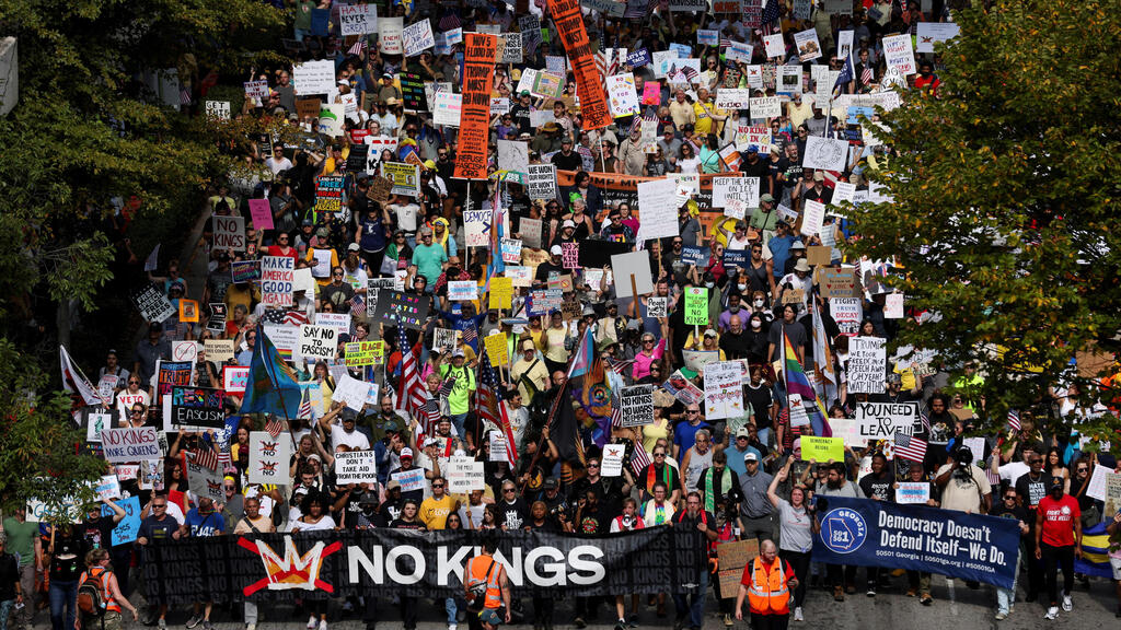 אטלנטה הפגנה נגד נשיא ארה"ב טראמפ  במסגרת מחאת no kings 18 באוקטובר