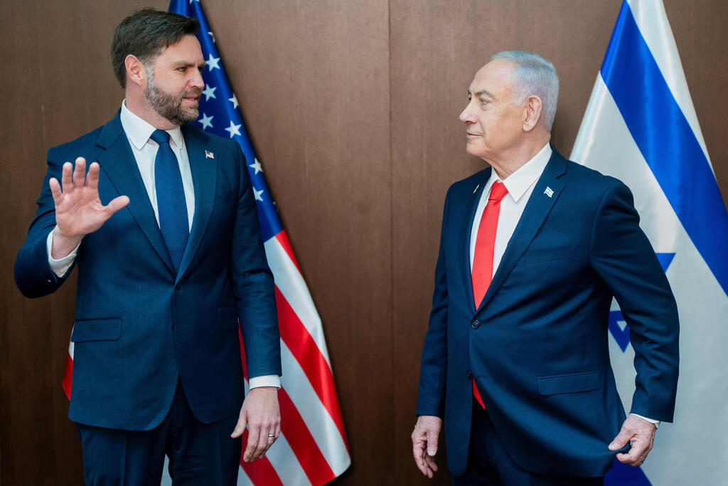 Vance and Netanyahu (Photo: Nathan Howard/The New York Times via AP, Pool) פגישתם של ראש הממשלה בנימין נתניהו וסגן נשיא ארה"ב ג'יי די ואנס