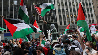 הפגנה פרו-פלסטינית בניו יורק ביום השנה למתקפת 7 באוקטובר