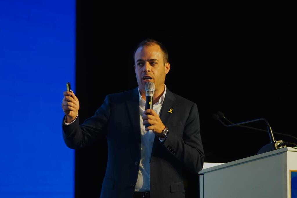 Генеральный директор министерства алии и интеграции адвокат Амихай Кахана (Фото: ЛААМ) Конференция министерства алии 22.10.25