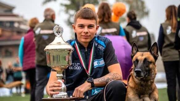 אלופי העולם. אייל וכלבו וואן שוט