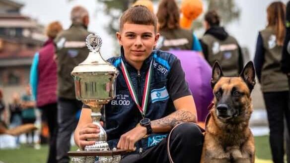 אלופי העולם. אייל וכלבו וואן שוט