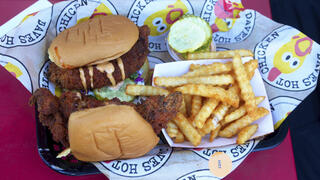 מנת הדגל של דייב'ס הוט צ'יקן