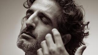 "אשתי צעירה ממני ב-20 שנה והיא המאזינה מספר 1"