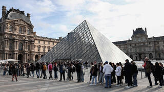 צרפת מוזיאון הלובר לובר נפתח מחדש אחרי ה שוד