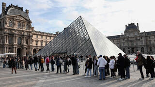 צרפת מוזיאון הלובר לובר נפתח מחדש אחרי ה שוד